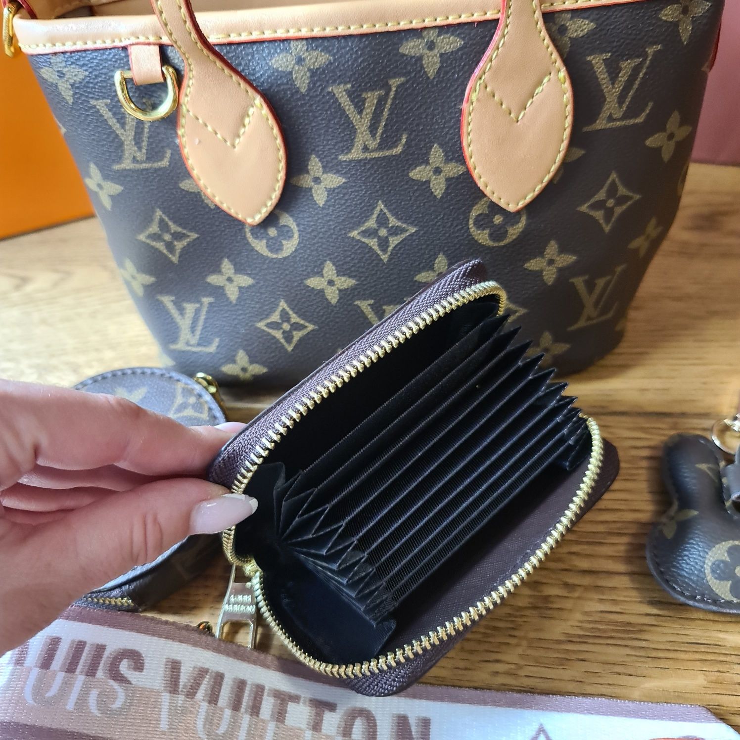 Zestaw LV Louis Vuitton z pudełkiem mini neverfull