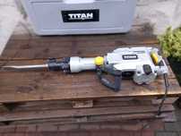 Młot wyburzeniowy Titan 1700 W