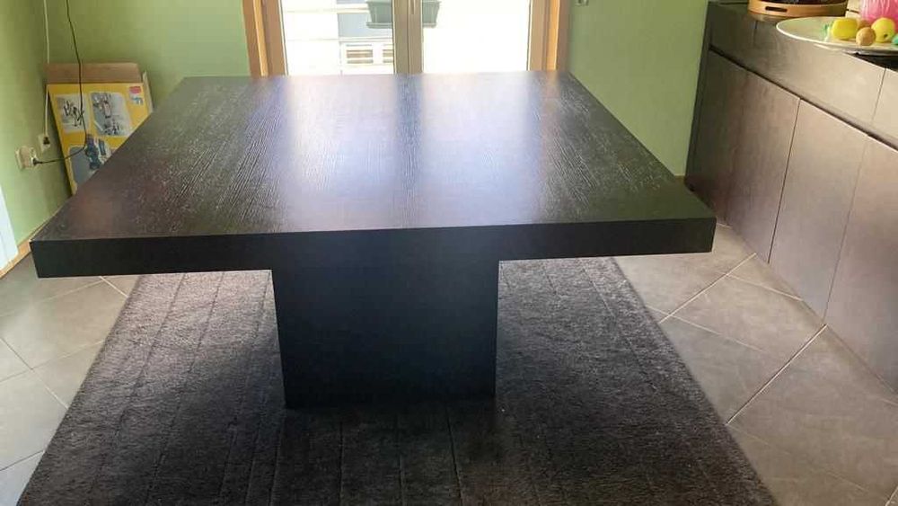 Mesa de jantar quadrada