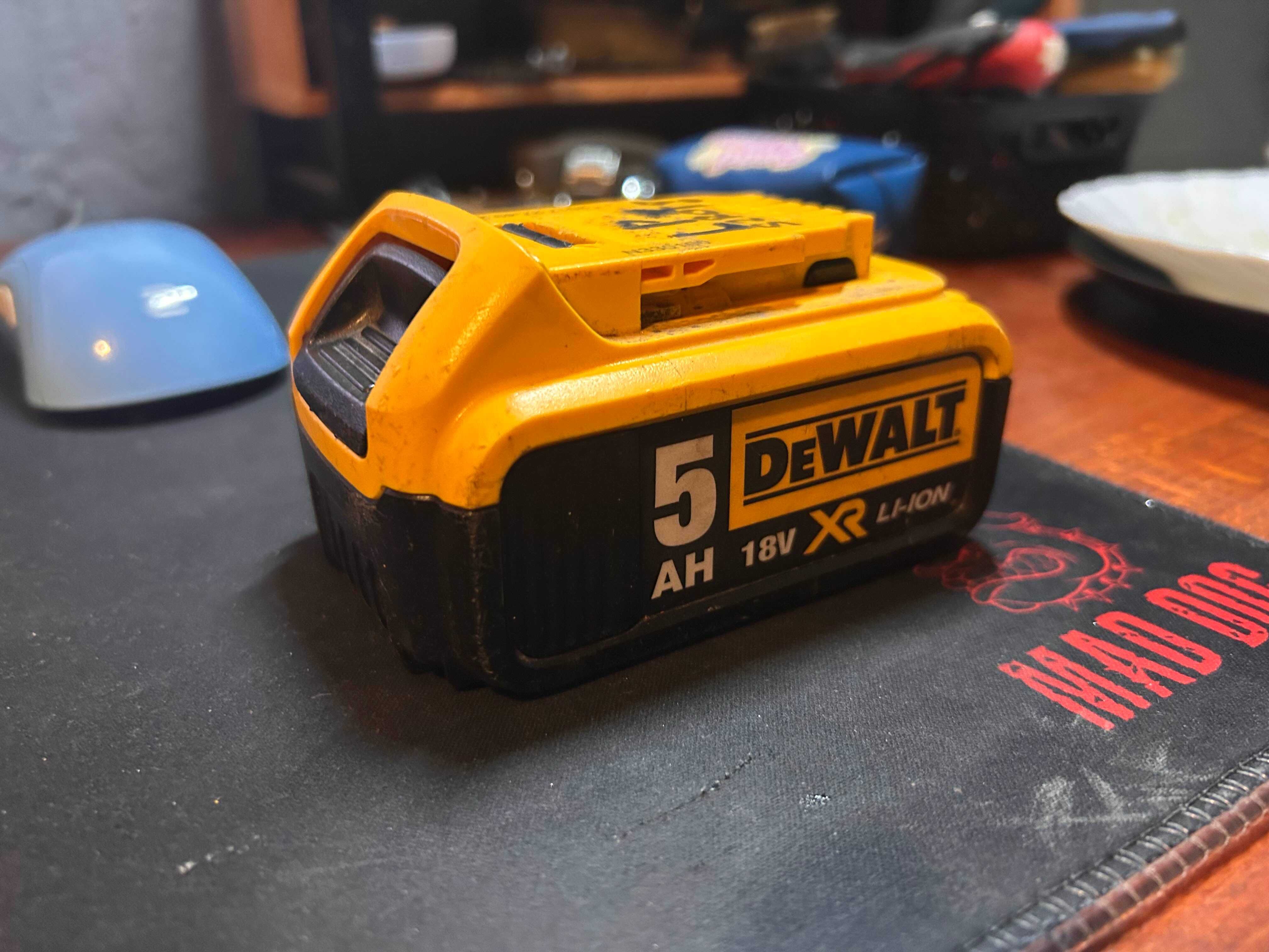 OKAZJA! Akumulator DeWalt 18V 5.0Ah – brak reakcji, wciśnięty zatrzask