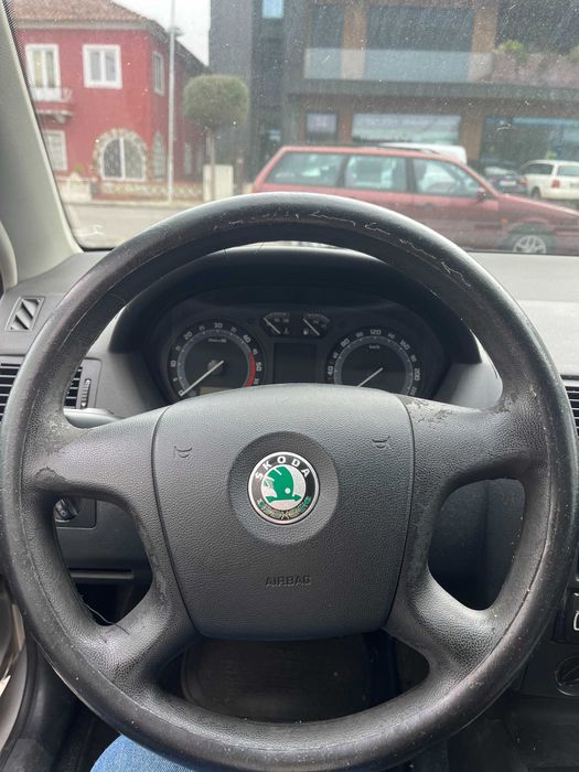 Skoda Fabia 1.4 (5 lugares)