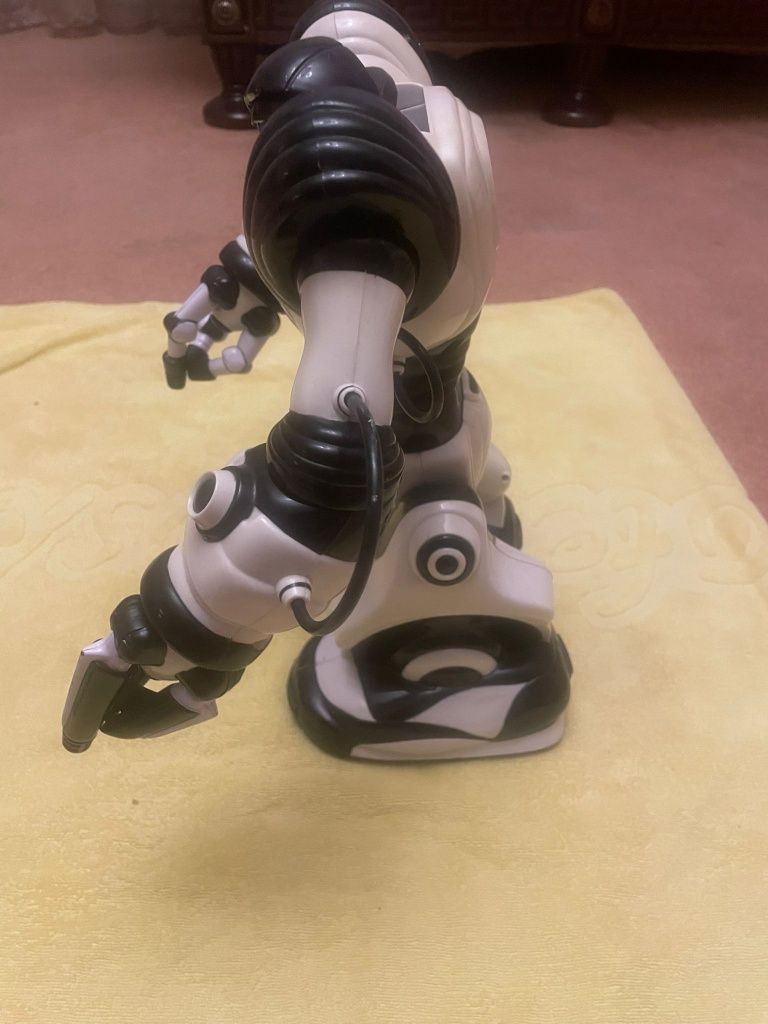 Robot sapiens z pilotem