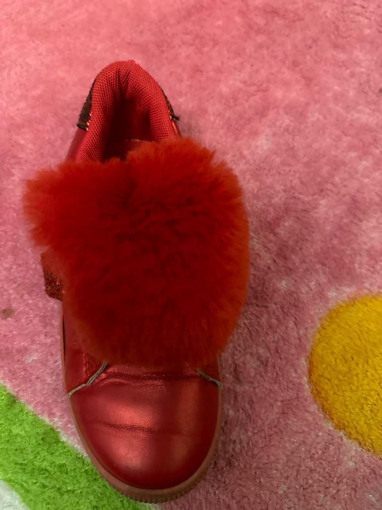 Dziewczęce czerwone trampki z futerkiem buty półbuty