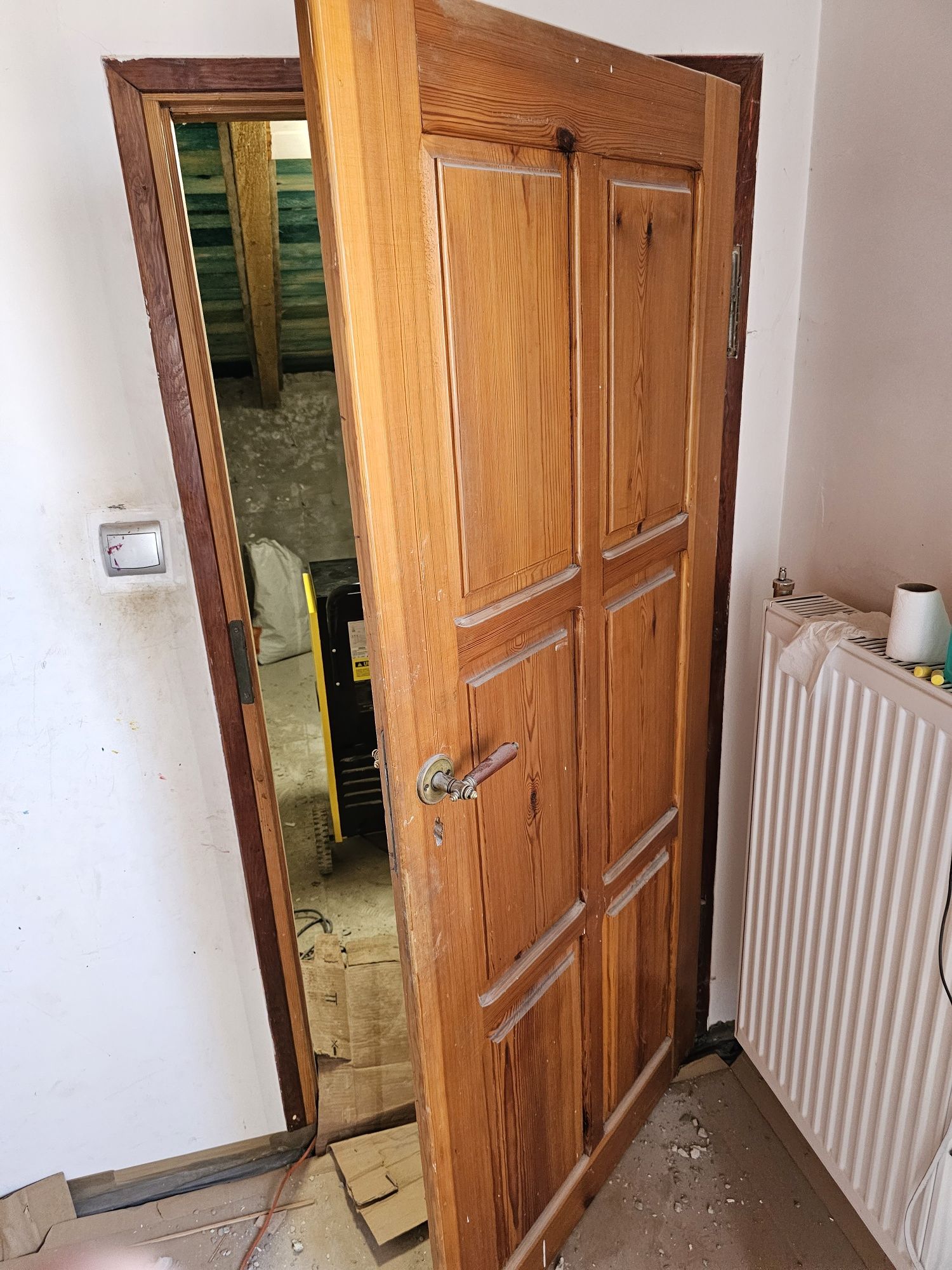Drzwi drewniane + oscieznica 81cm 80 w LEWE PRAWE