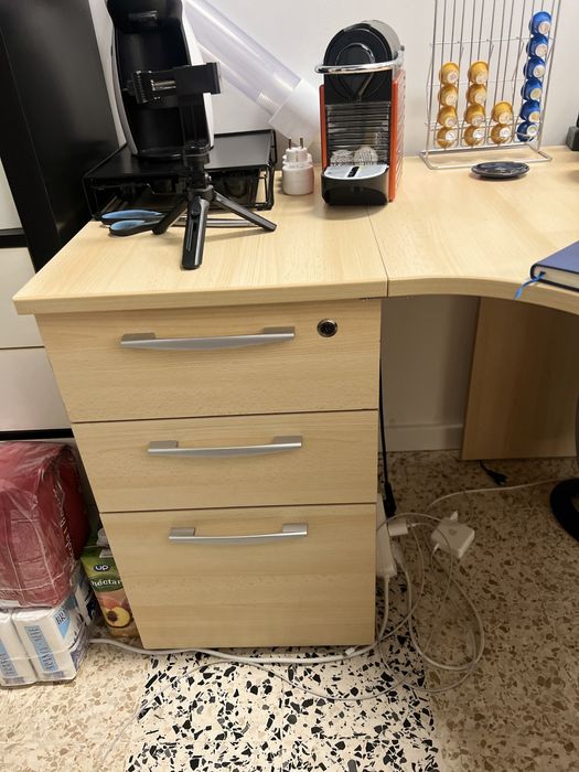 Vendo secretaria bastante espaçosa