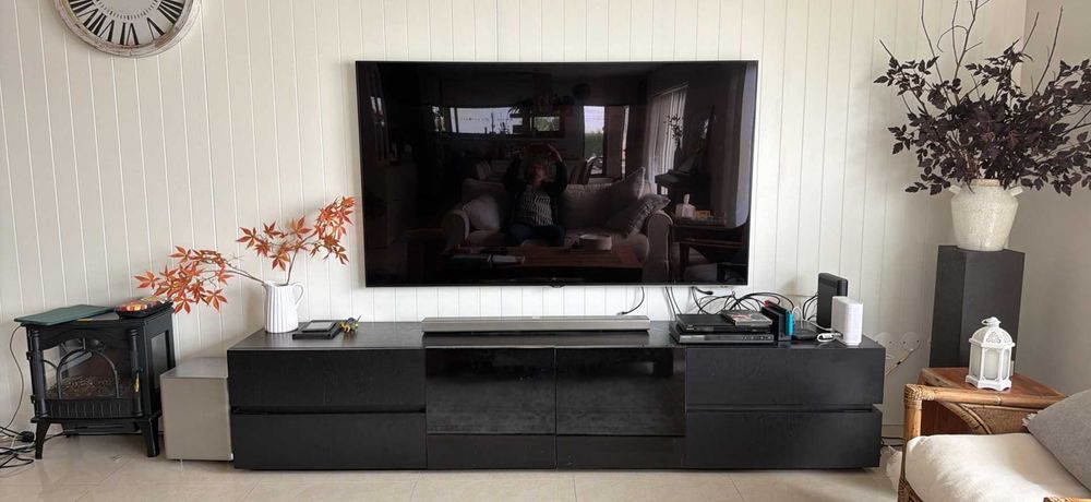 Móvel de TV preto, grande, 250 cm largura, em madeira maciça