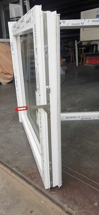 Vendo janela de pvc nova marca cortizo com vidro termico