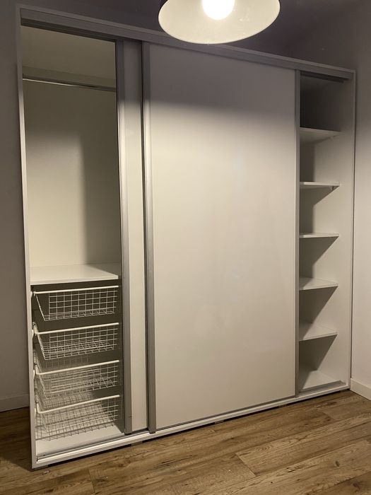 Szafa przesuwna biala w polysku