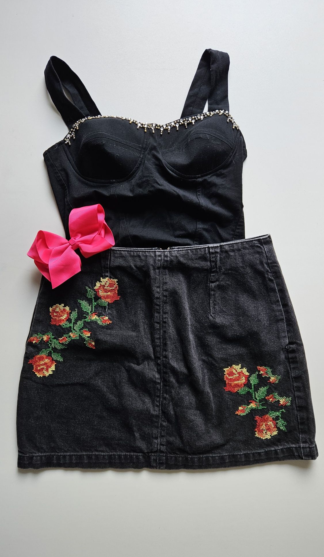 Czarna Damska spodnica 40 l z kwiatami jeansowa