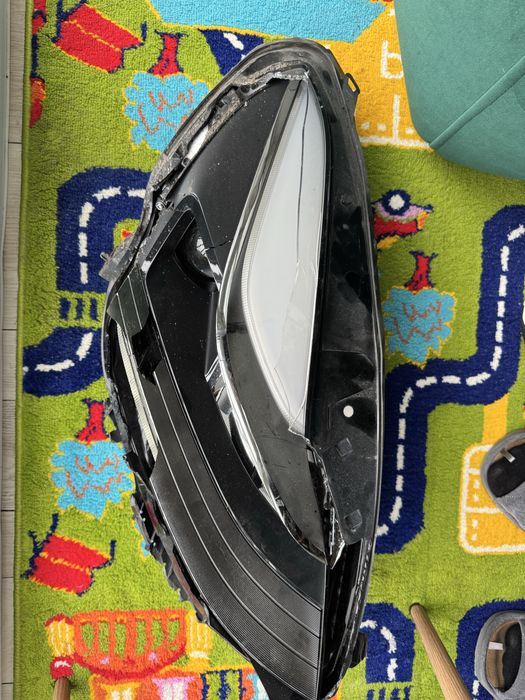 Фара передня права Тесла 3, лінза на запчастини