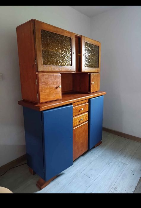 Kredens po renowacji PRL