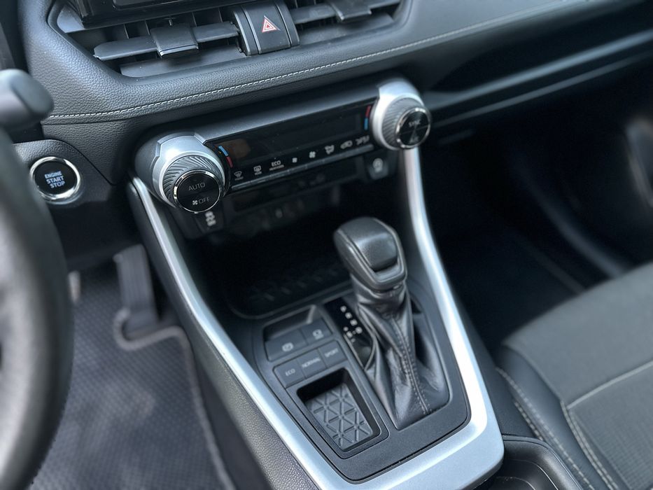 Продам RAV4 2019