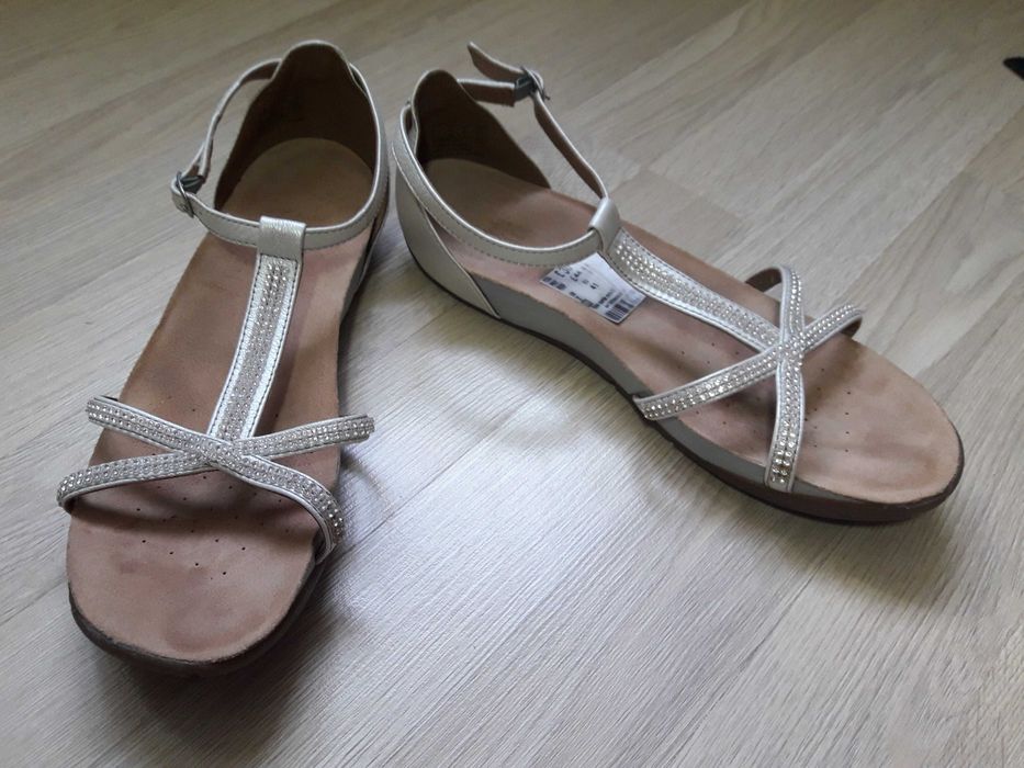 Жіночі шкіряні сандалі фірми Clarks