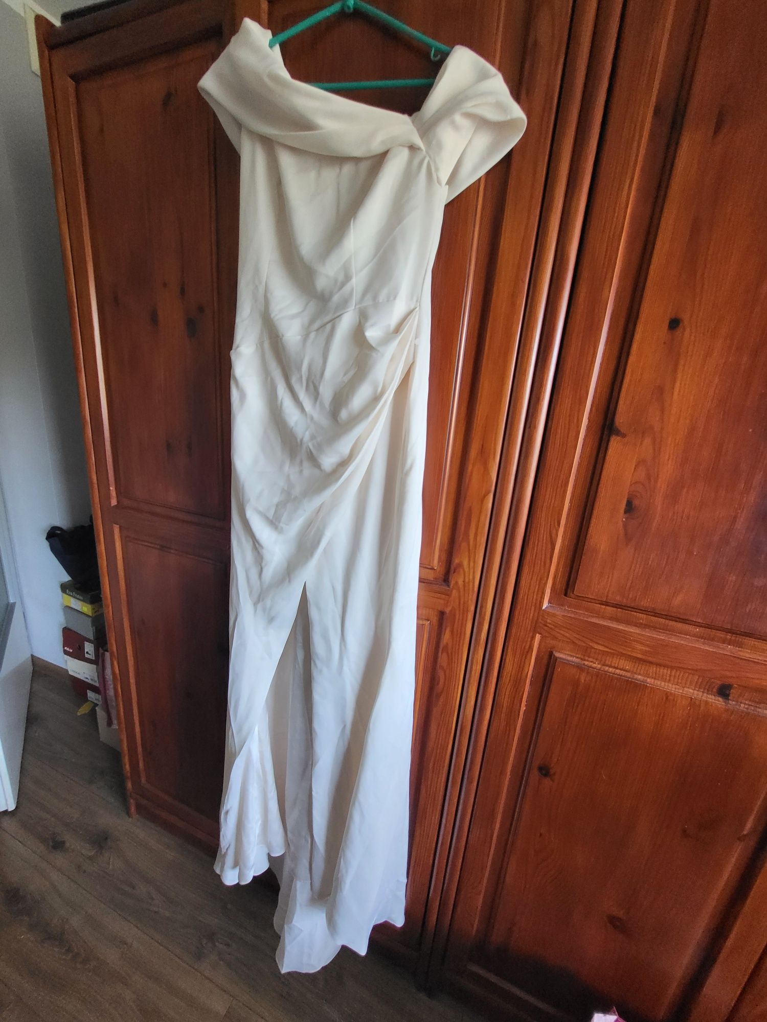 Suknia ślubna modny krój