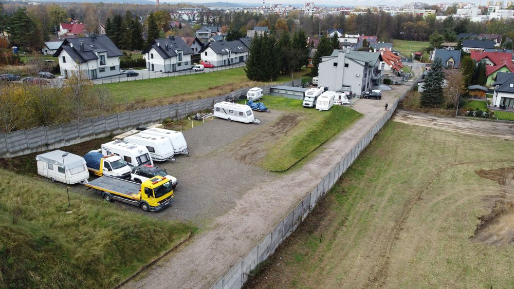 Parking Kampery Przyczepy łodzie Samochody i inne Kraków Cechowa