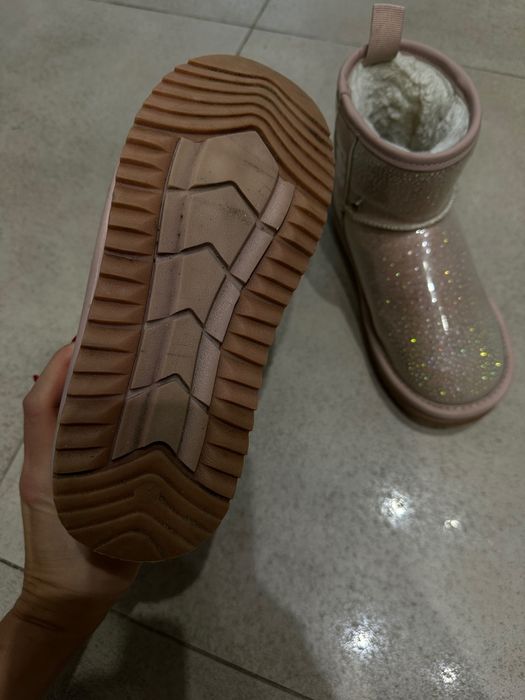 Угги на девочку. Стелька 20,5 ( 36 размер)