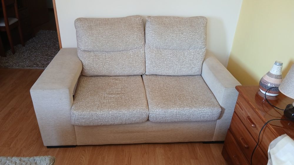 Sofá de dois lugares