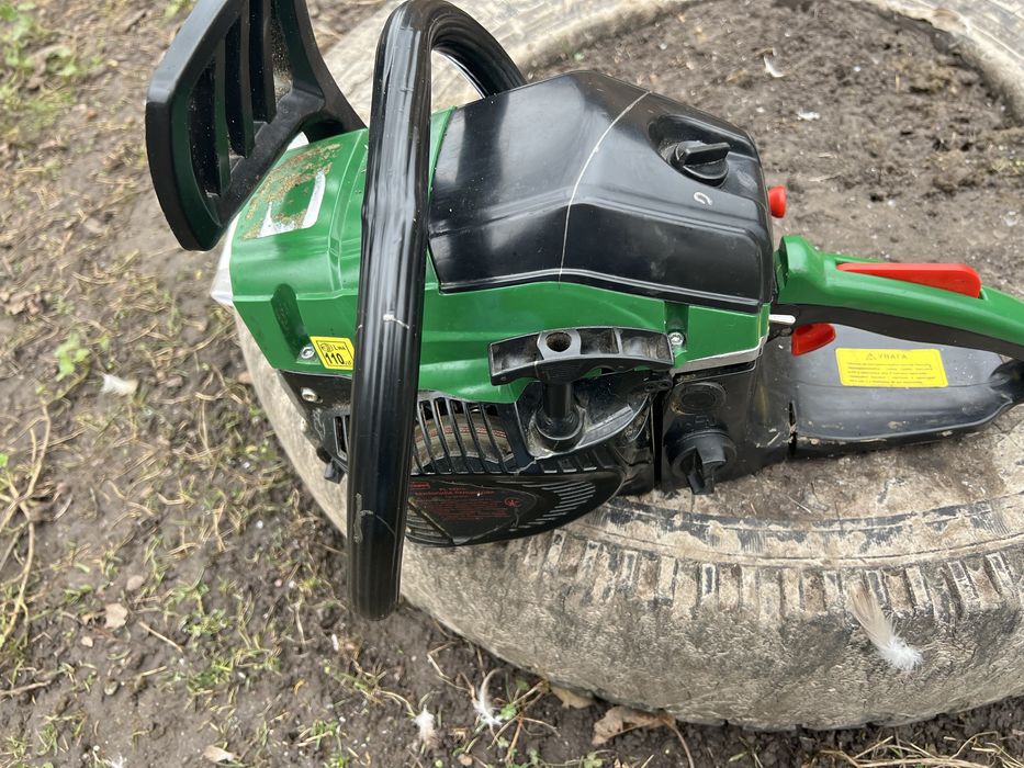 Продам бензопилу nowa