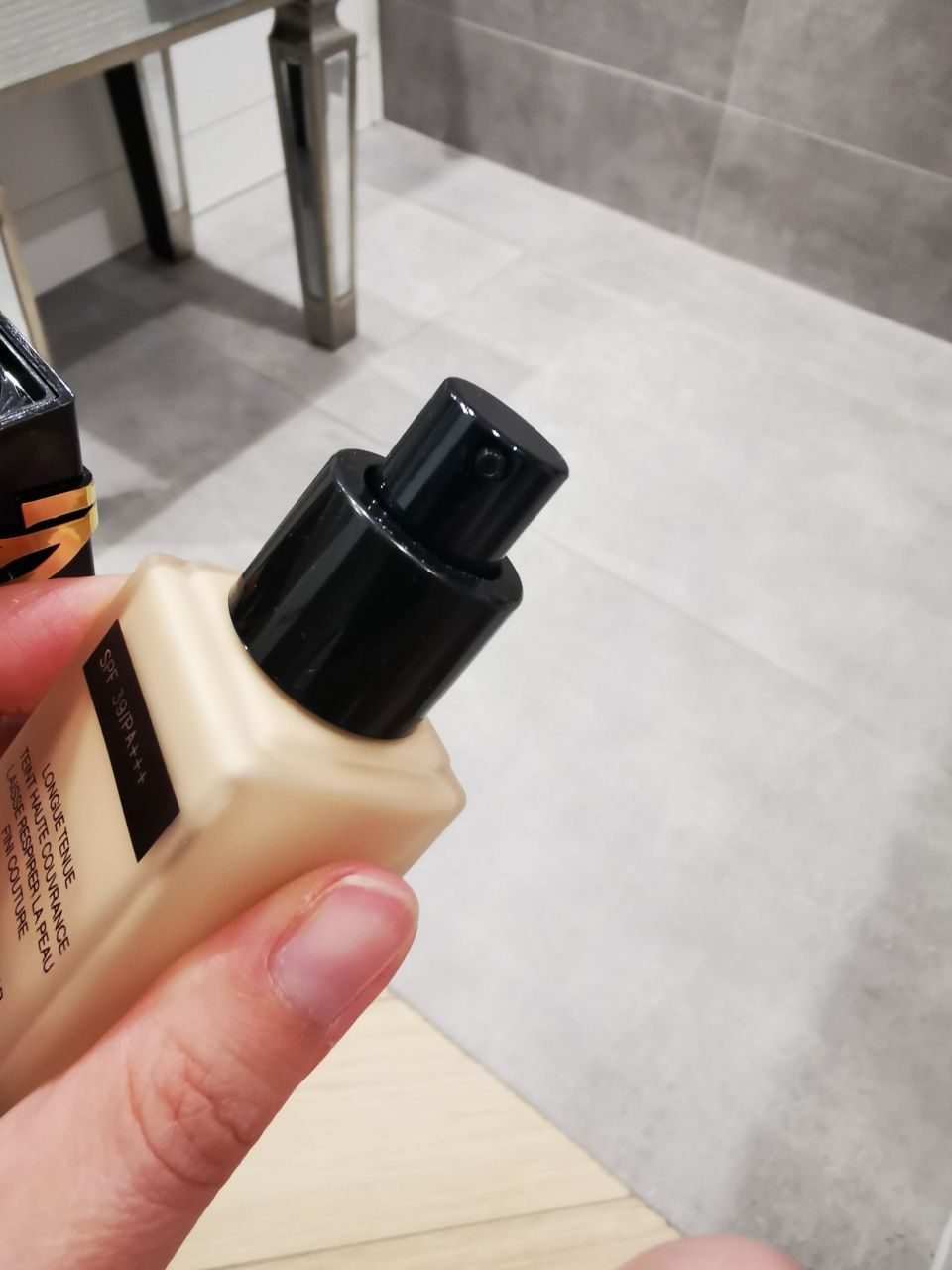 Yves Saint Laurent All Hours Foundation podkład LN1