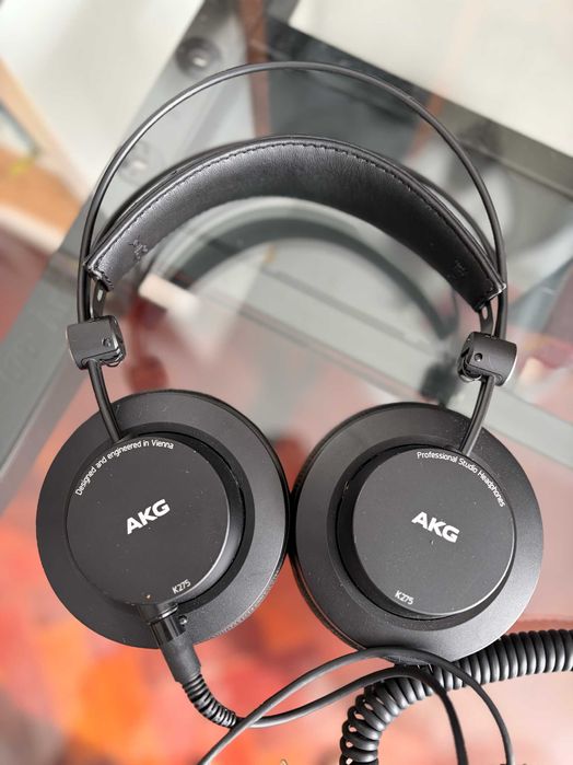 Headphones AKG K275