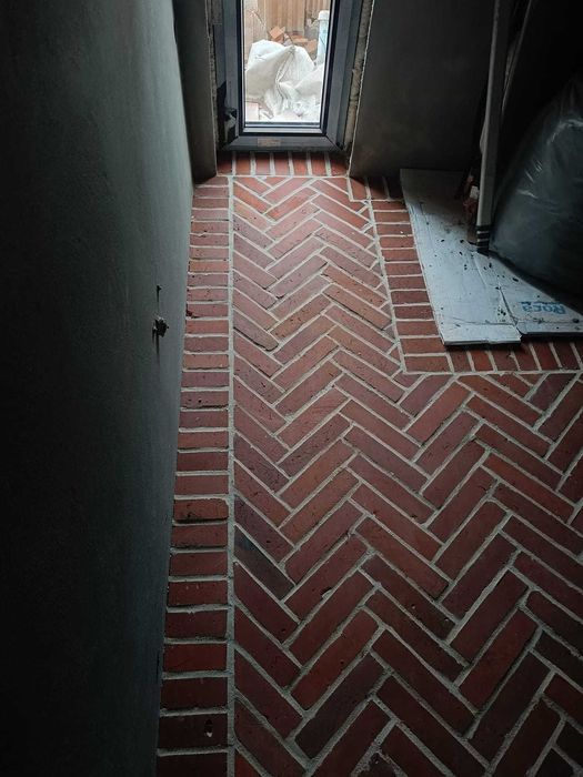 Płytki  ze starej cegły  rozbiórkowej  - podłogowe