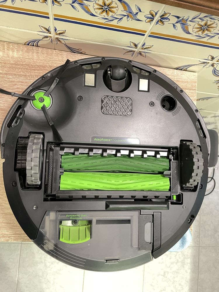 iRobot Roomba i5+ com esvaziamento automático e garantia