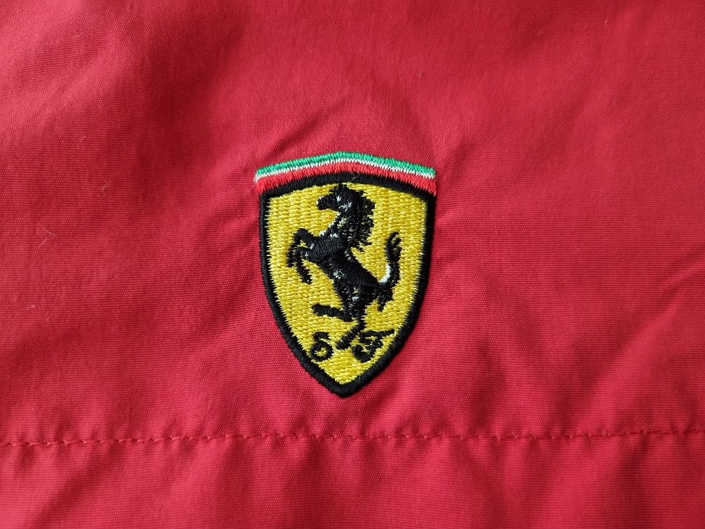 Sprzedam Kurtkę Ferrari - Idealna dla miłośników!