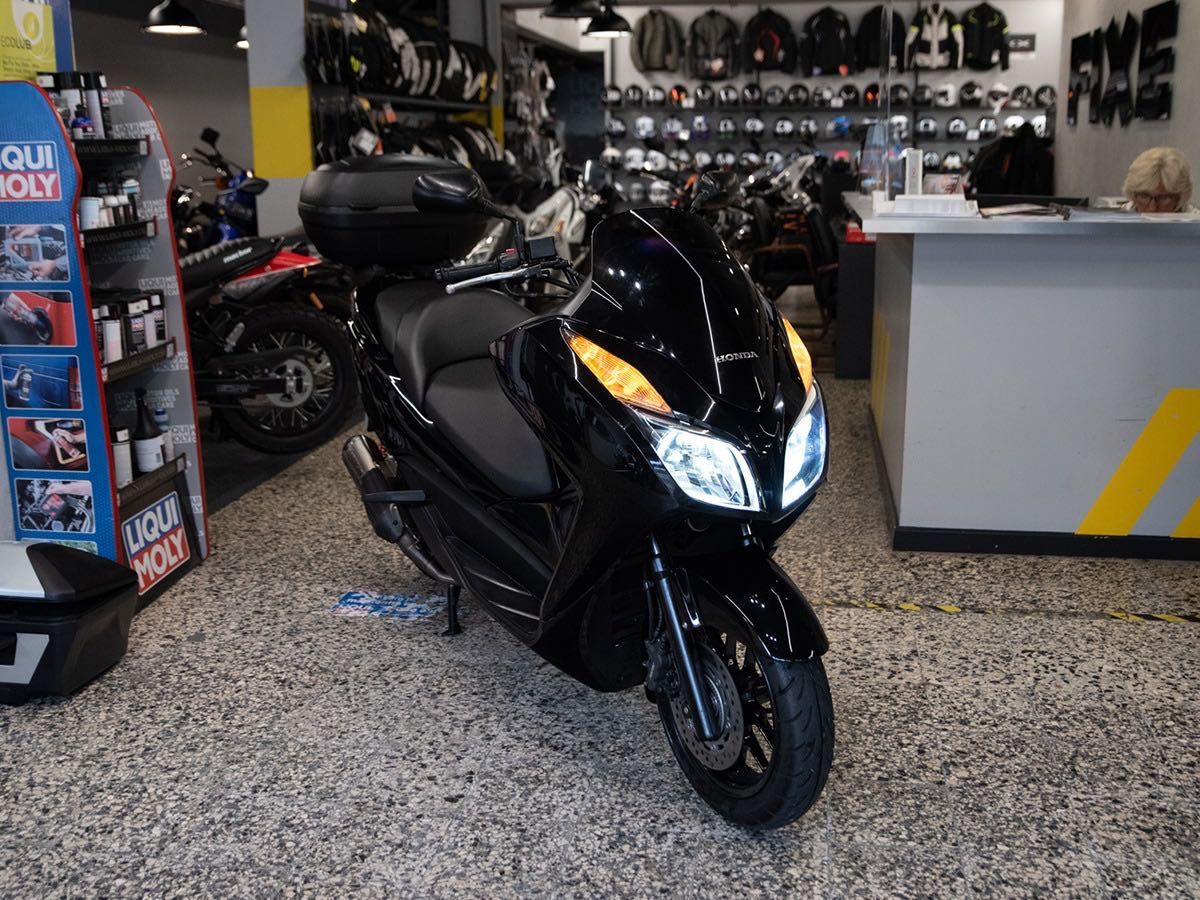 Honda Forza 300 A de 2017 ABS  Óptimo estado com extras.