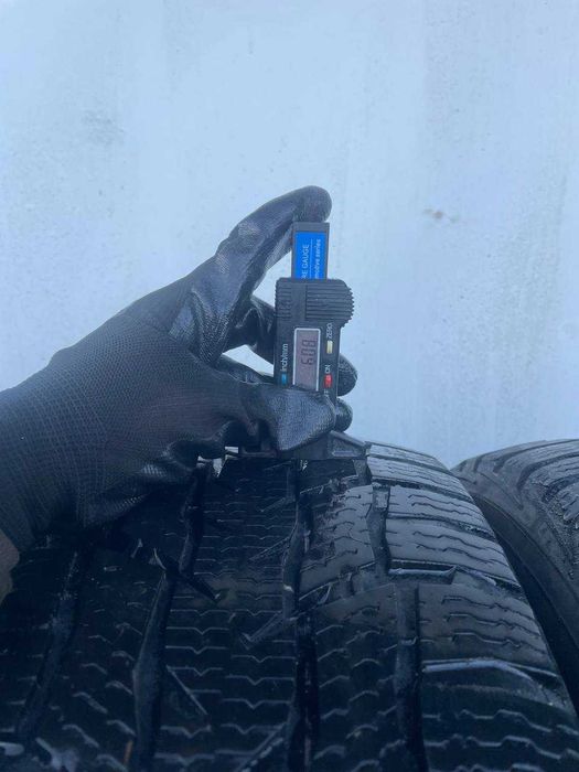 Шини пара Nokian 225/65 r16c зима резина