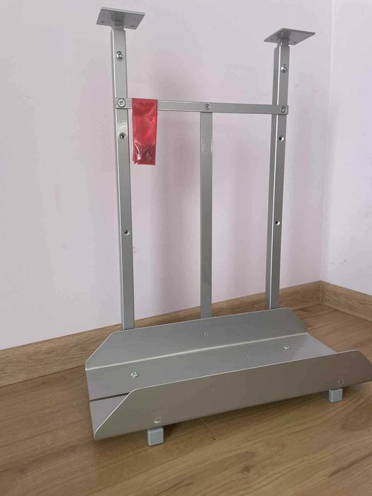 Podstawka na komputer podwieszana pod blat biurka