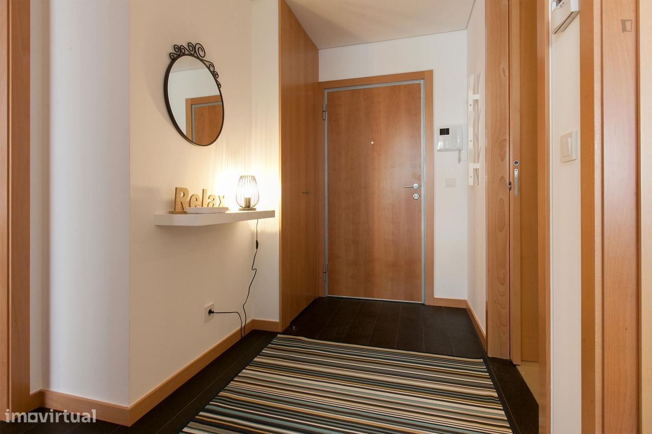 64035 - Amplo e confortável quarto com cama de...