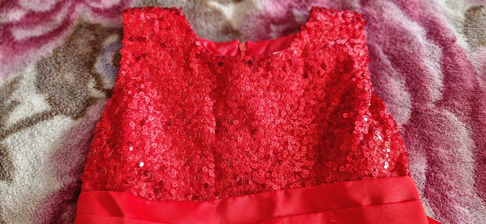 Святкова сукня для дівчинки
