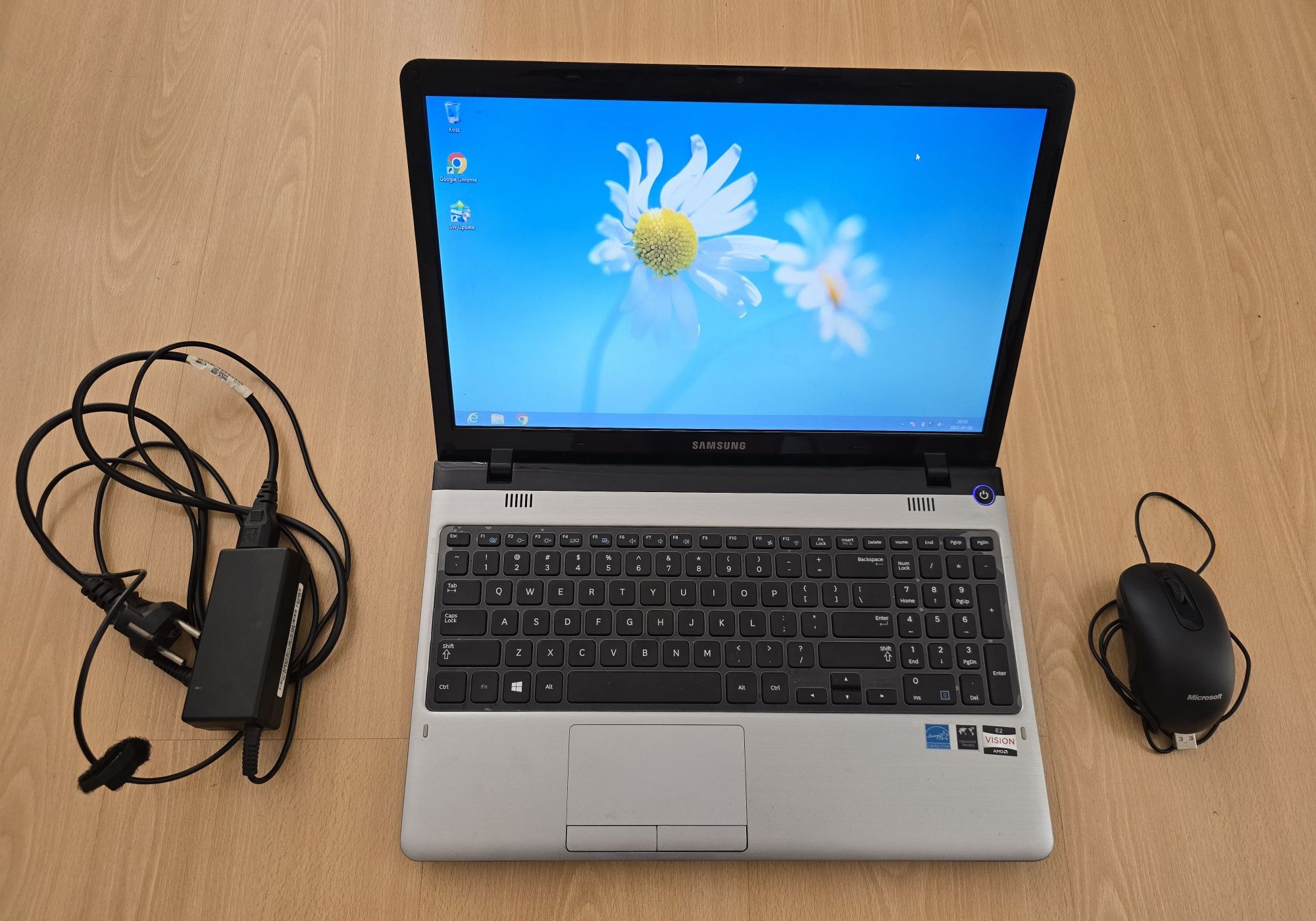SAMSUNG NP355E5C Komputer/Laptop 15.6 AMD E2-1800 4GbRAM 500GbHDD Win8