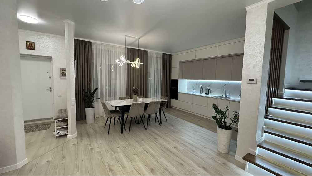 Продам ! Таунхаус  92,5 м²  сучасний з ремонтом. Центр міст