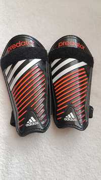 Щитки для футболу Predator Adidas