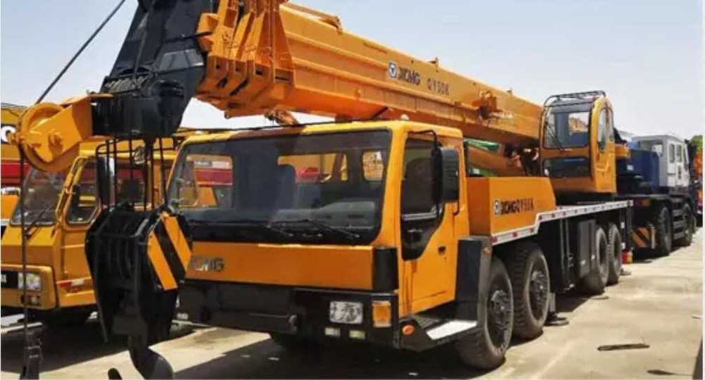 Послуги  АвтоКранів  та СпецТехніки