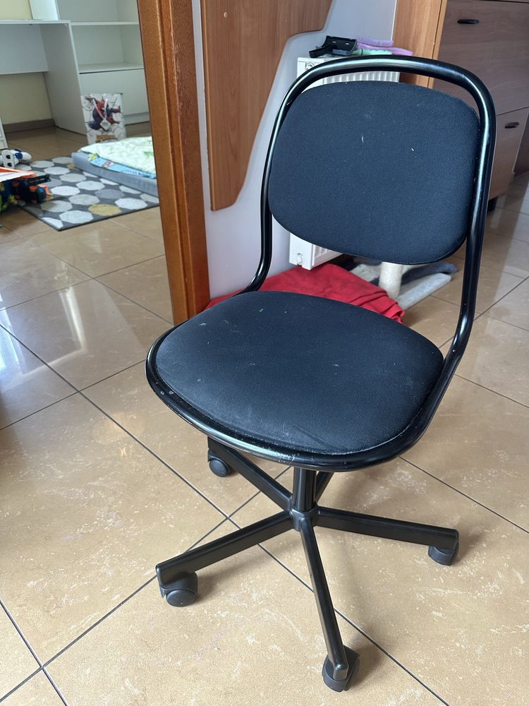 Krzesło do biurka dziecięce