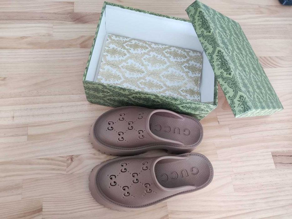 Gucci Buty, sandaly, Klapki od reki
