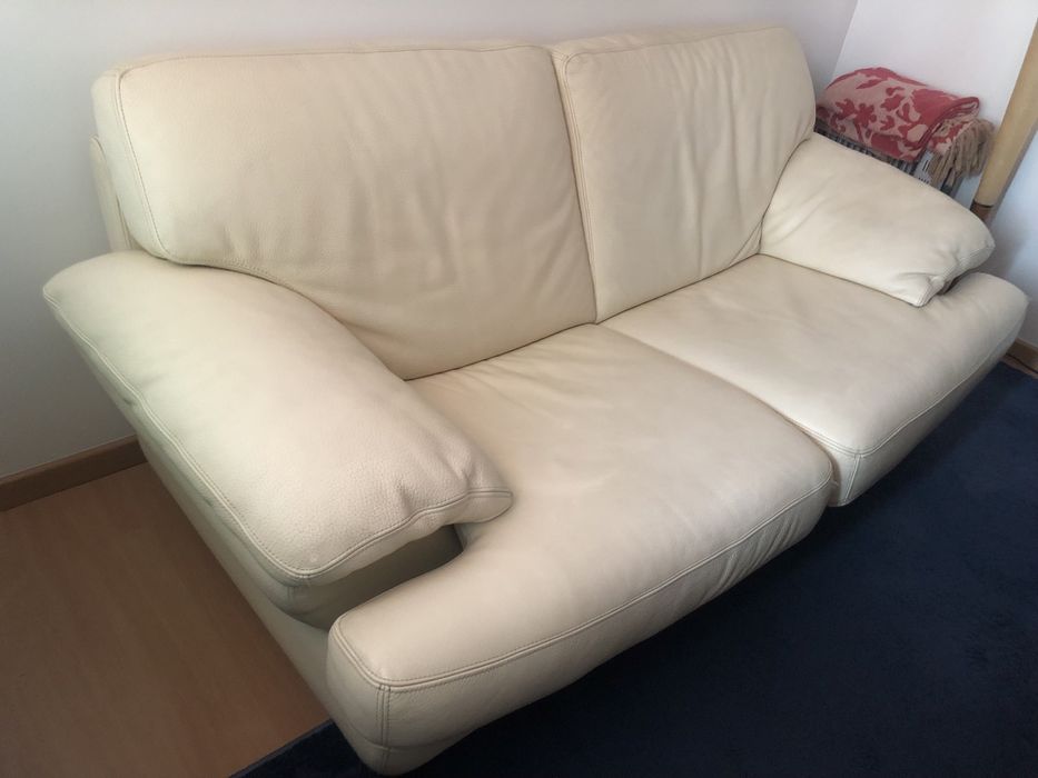 Sofá em pele, bege