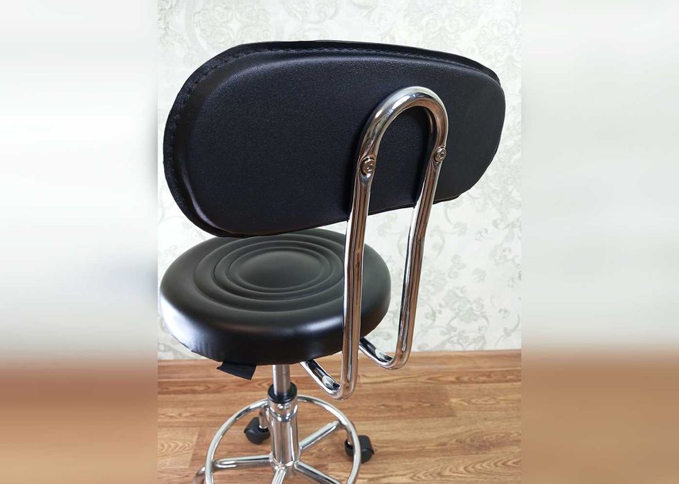 Стілець офісний комп'ютерний на колесах Salon-17 крісло для майстра