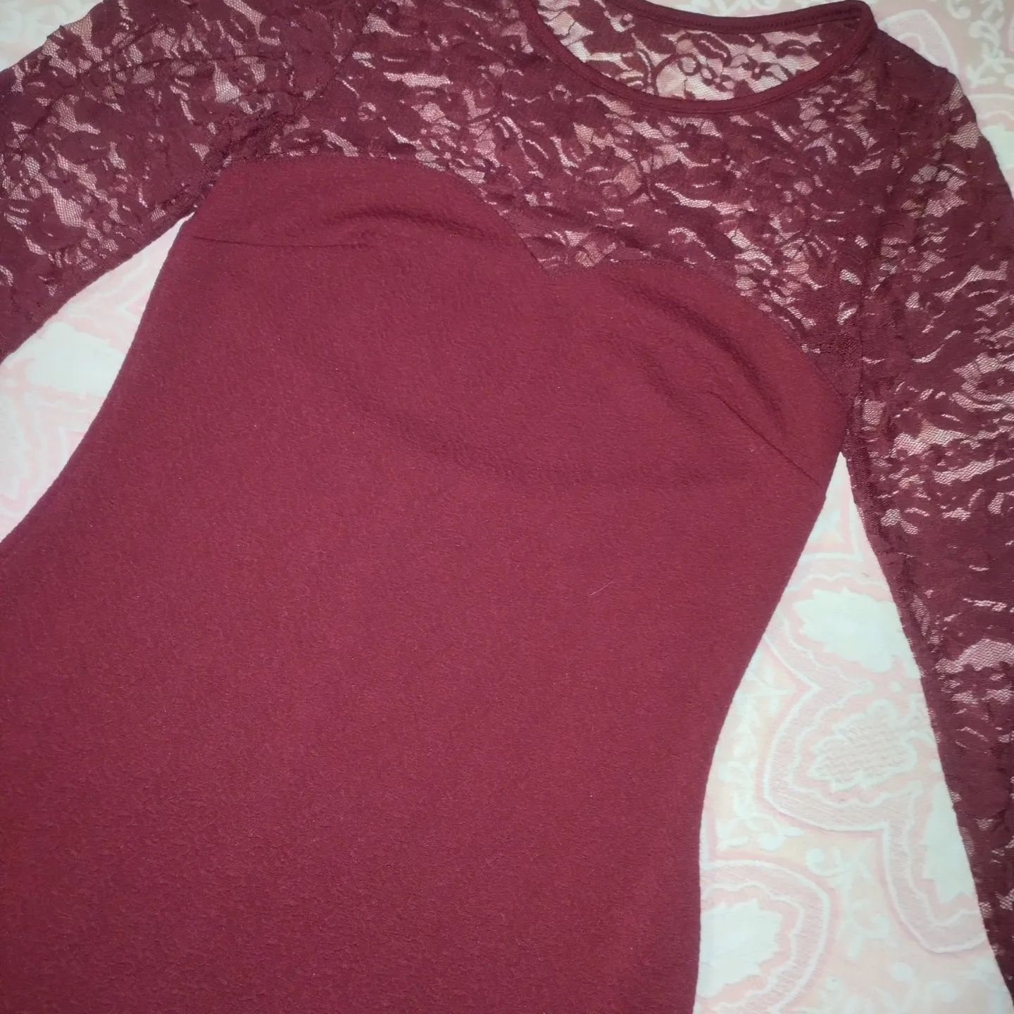Vestido bordo rendado