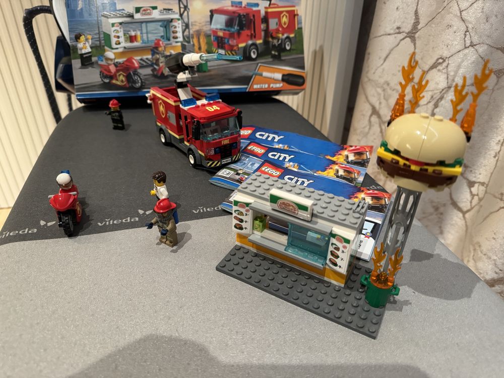 Lego CITY 60214 Straż Pożarna "Na ratunek w płonącym barze"