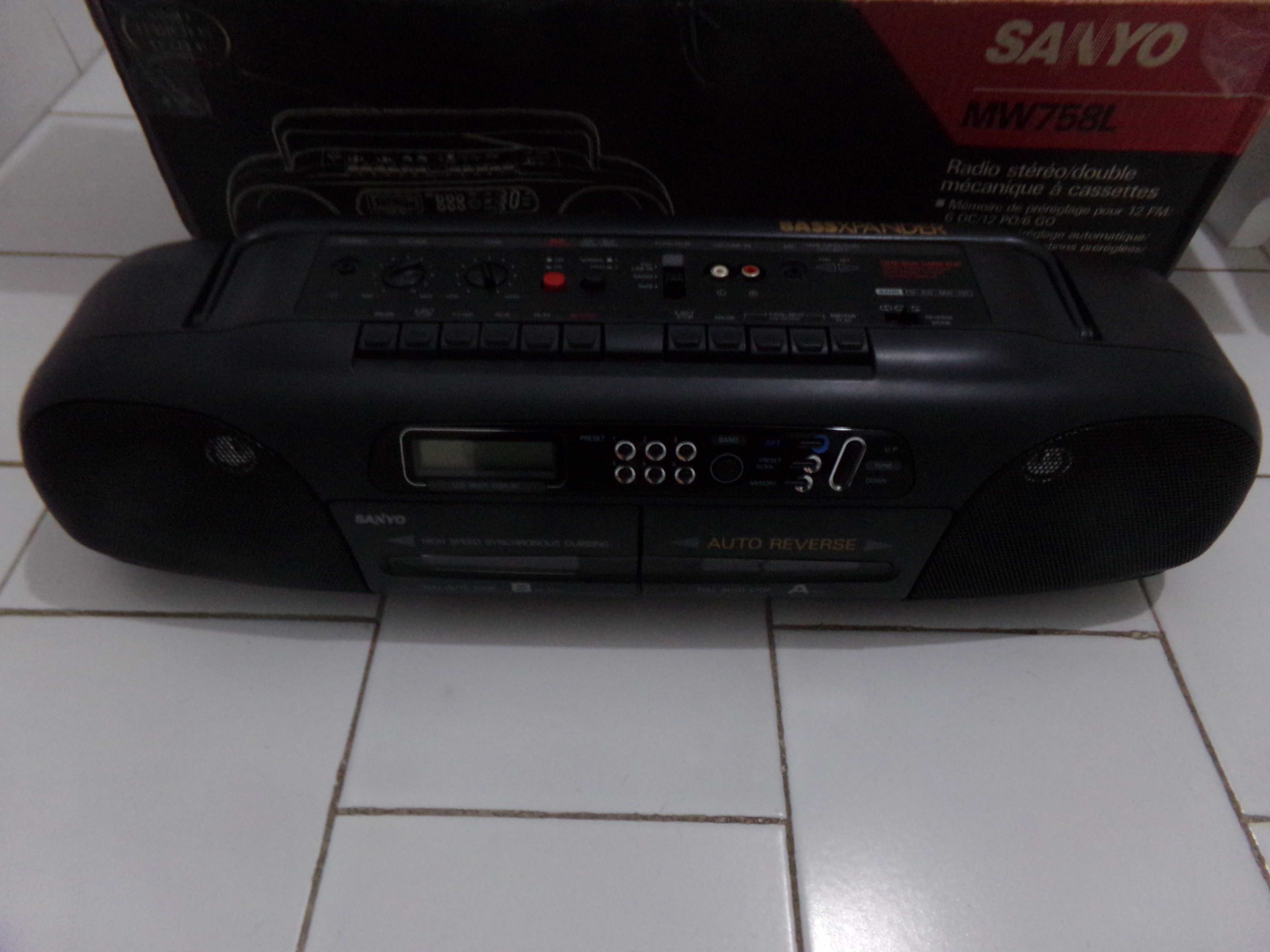 Rádio Portátil Cassete Sanyo MW 758 L Novo (Tijolo-Boombox)
