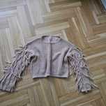 Gruby sweter z frędzlami
