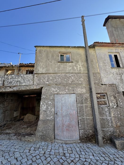 Casas para reconstrução + terreno