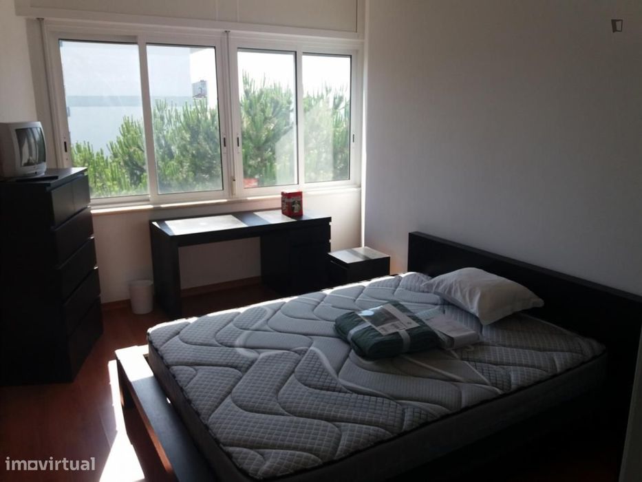Quarto - localizado em Amadora Lisbon