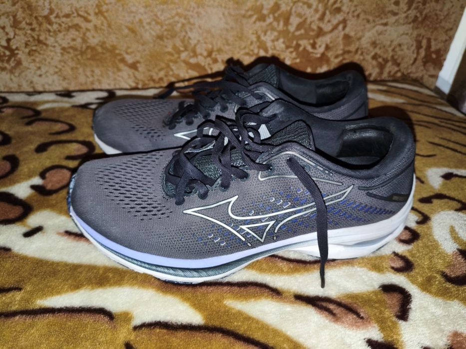 Кросівки mizuno в хорошому стані оригінал 40 розмір