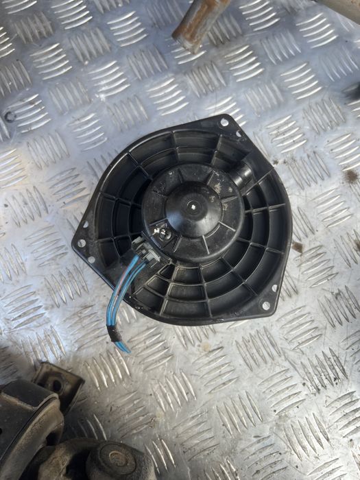 Моторчик печки Isuzu d-max год 05 d max исудзу д-макс