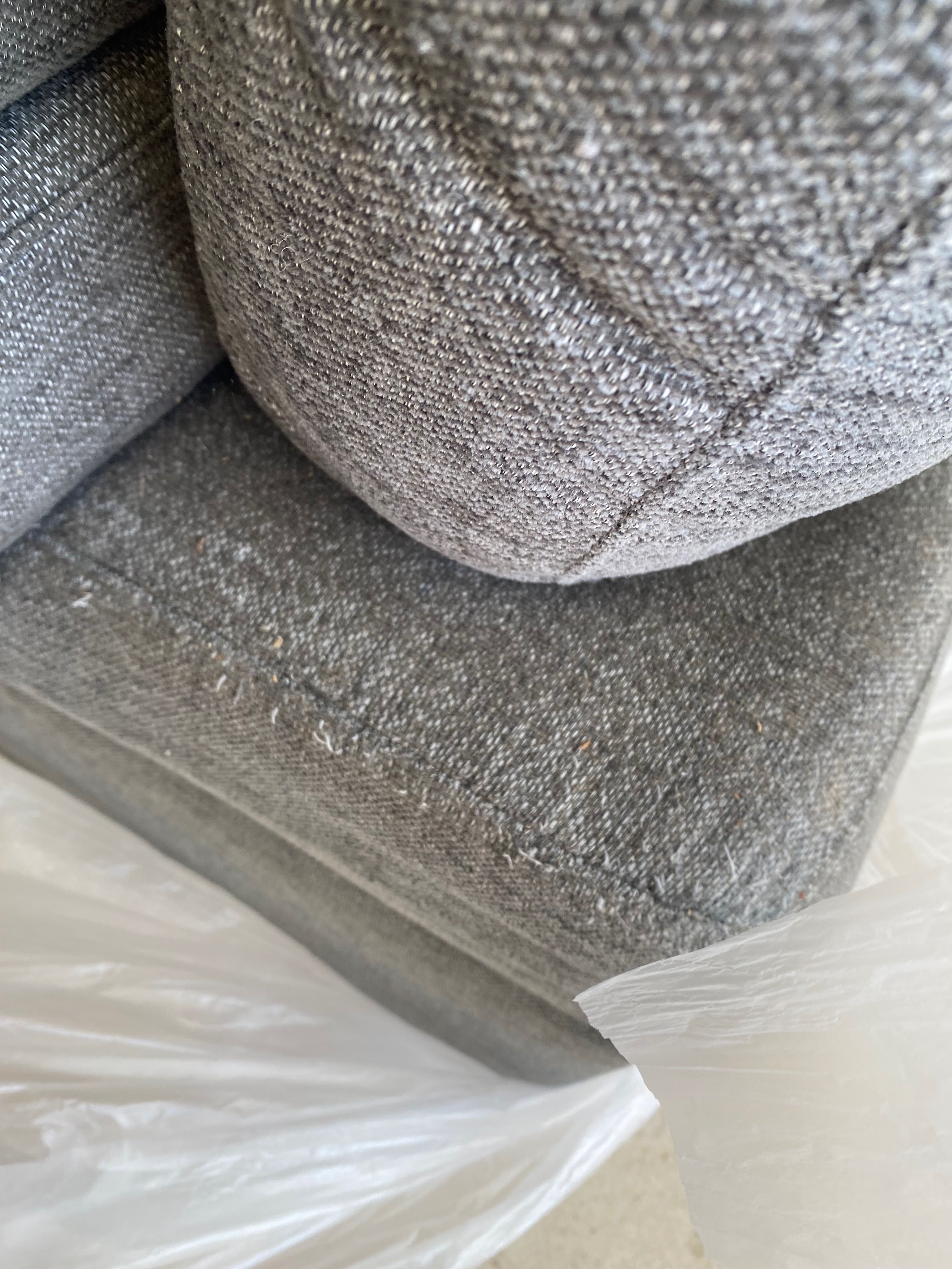 Sofá com chaise long (faz cama casal)