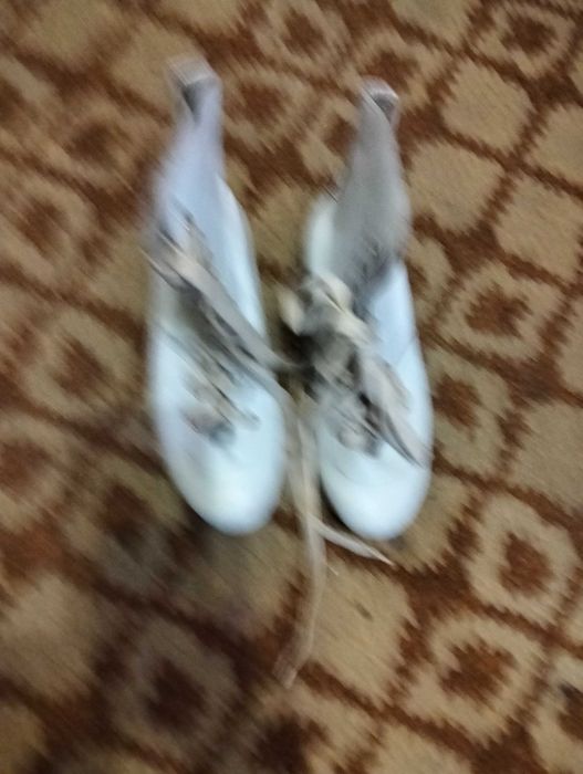 Нові черевики для ковзанів